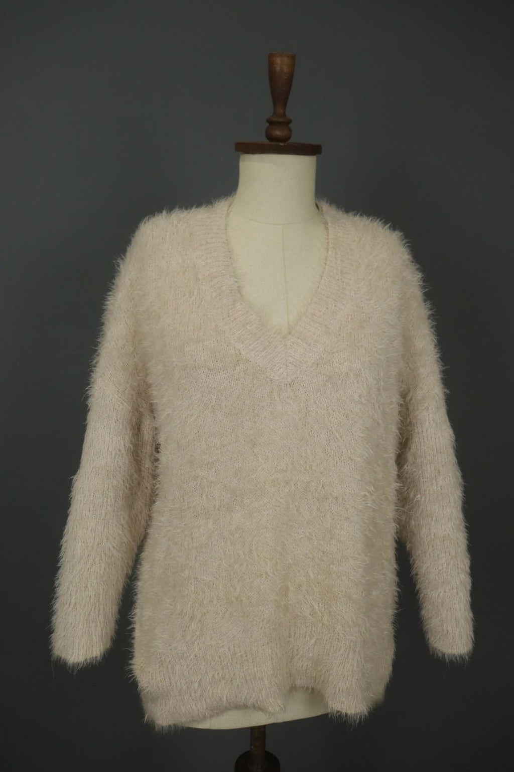 SAVE THE QUEEN White Teddy V-Neck Long Sleeve Regular Fit Pullover Sweater Se L – Used