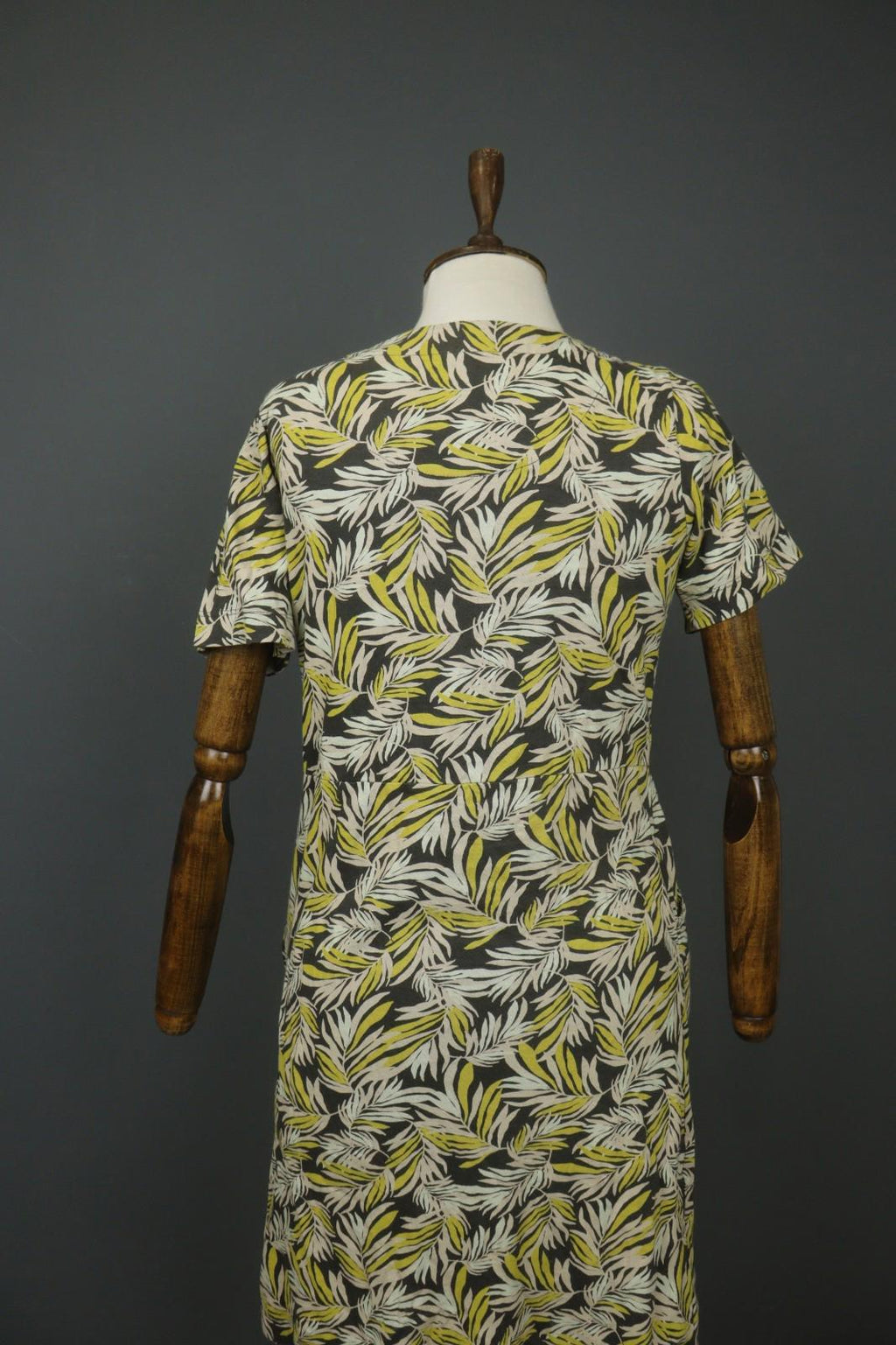 GUDRUN SJODEN Multicolor Leaf Print Split Neck Short Sleeve Shift Dress – Size M
