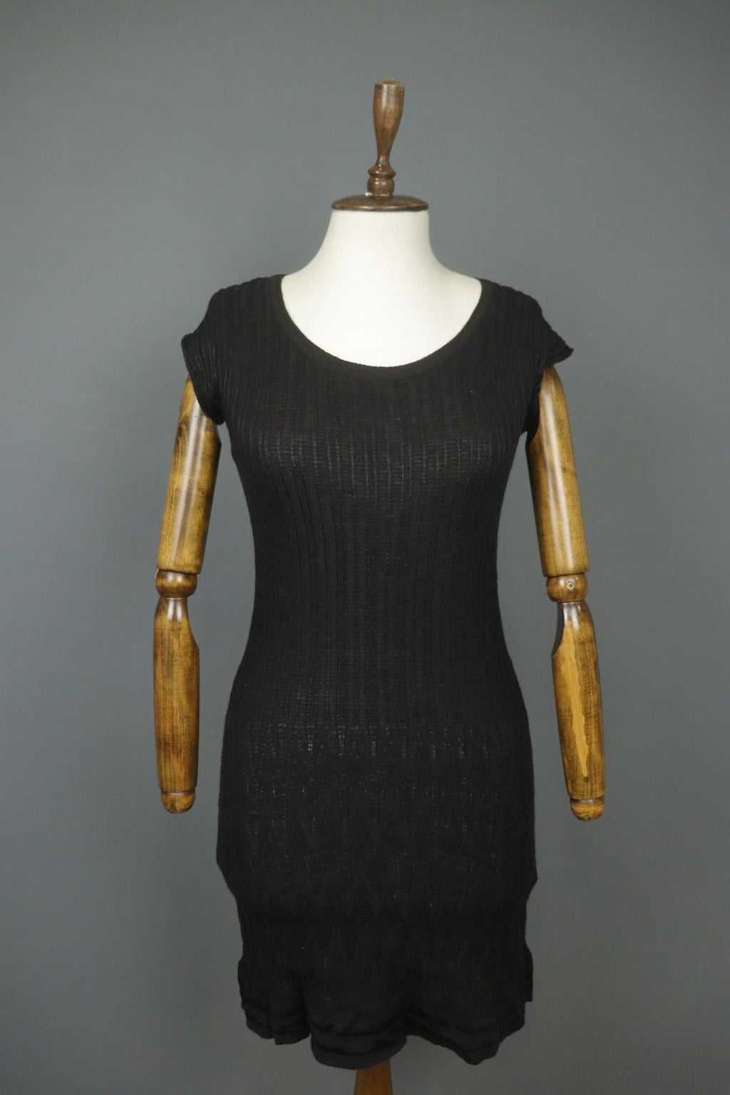 MISSONI Black Wool Knit Short Sleeve Round Neck Pullover Bodycon Dress – Size 42