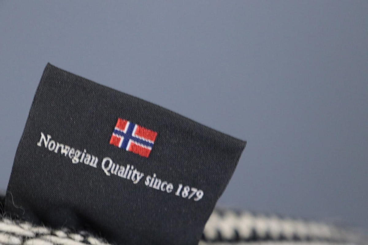 DALE OF NORWAY Black Fair Isle Wool Ski Sweater – Size S