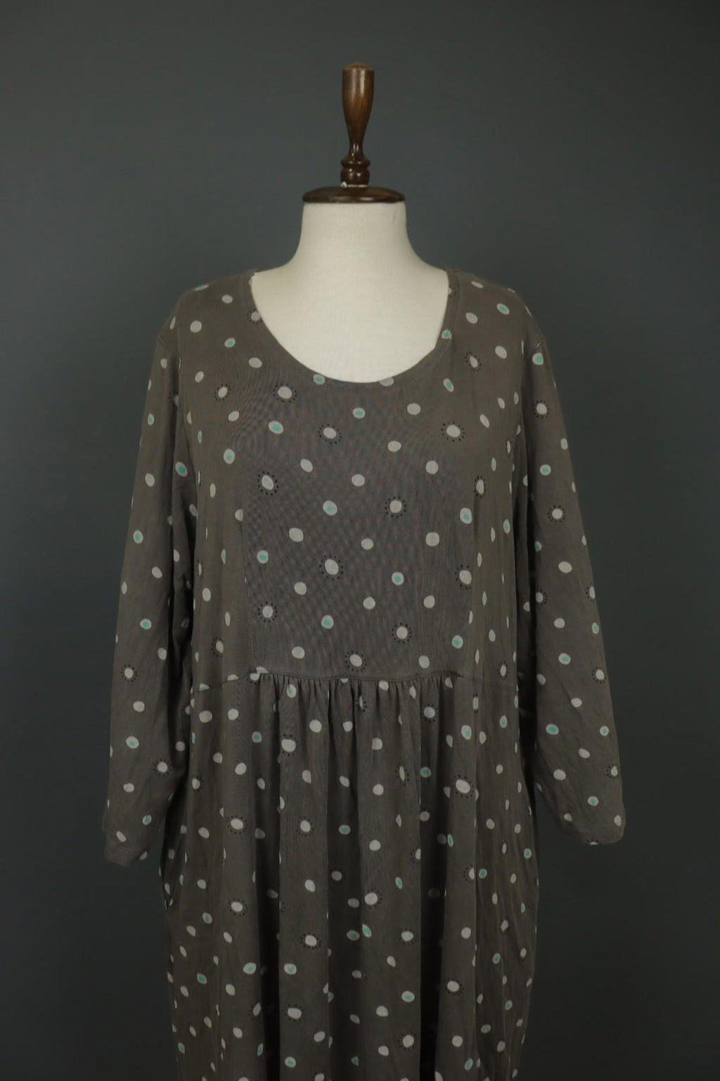 GUDRUN SJODEN Gray Polka Dot Lyocell Long Sleeve Round Neck Shift Dress – Size XL