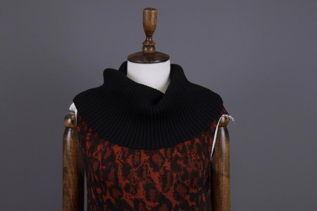 WOLFORD Red Snake Print Merino Wool Turtleneck Sleeveless Top Shirt – Size L