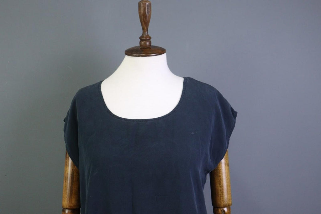GRIZAS Blue Silk Stretch Scoop Neck Short Sleeve Pullover Blouse Top – Size M