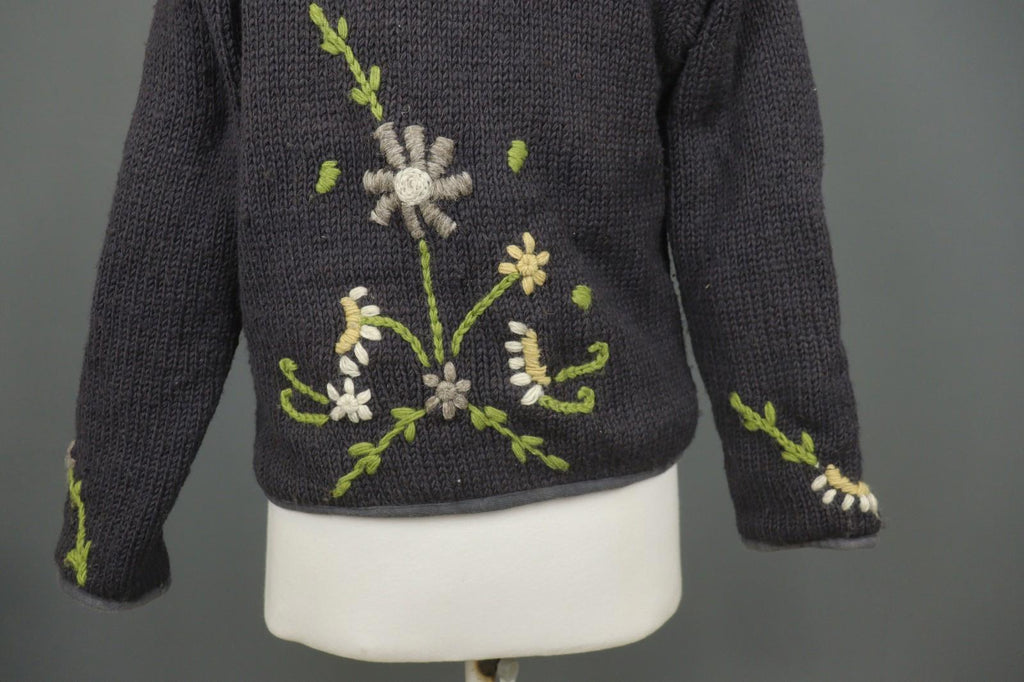 PACHAMAMA KNITWEAR Gray 100% Wool Embroidered Floral Full Zip Sweater – Size S/M