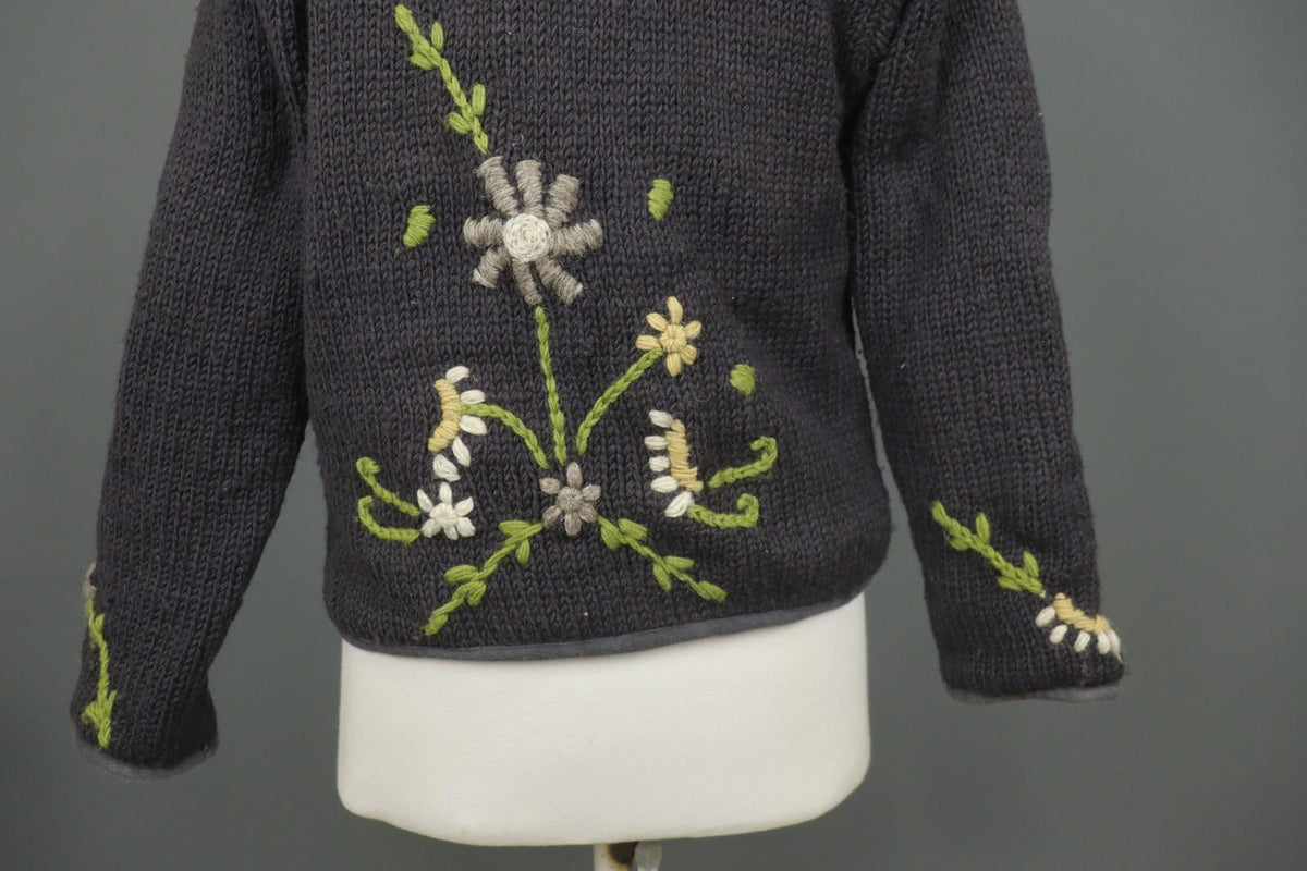 PACHAMAMA KNITWEAR Gray 100% Wool Embroidered Floral Full Zip Sweater – Size S/M