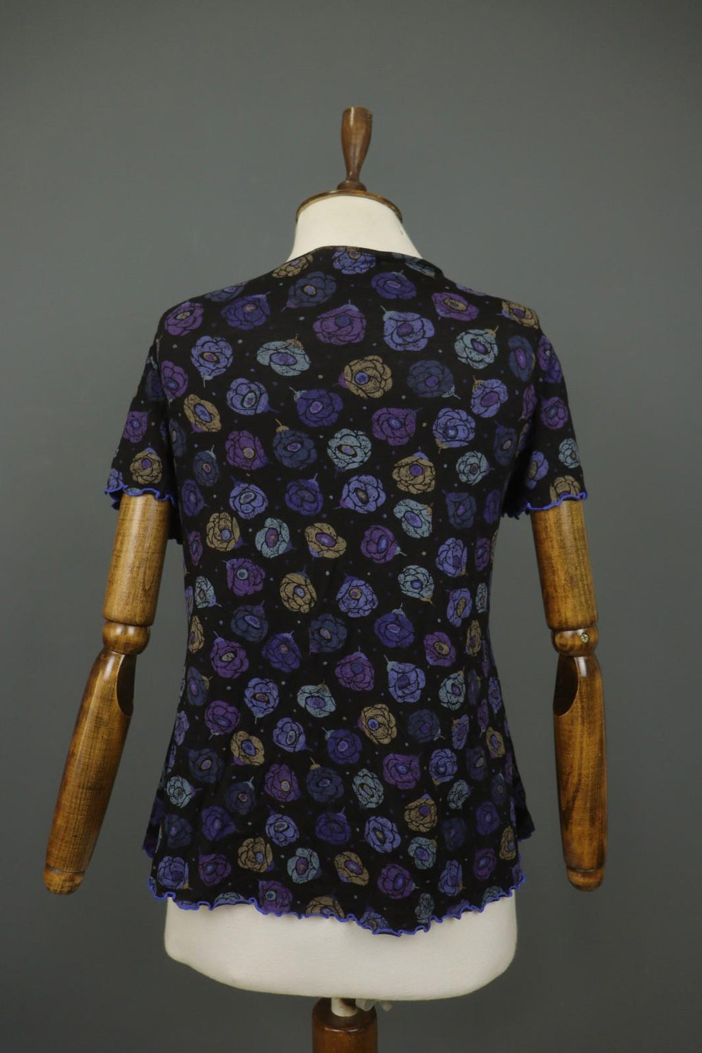 GUDRUN SJODEN Multi Floral Short Sleeve Round Neck Pullover T-Shirt Top – Size M