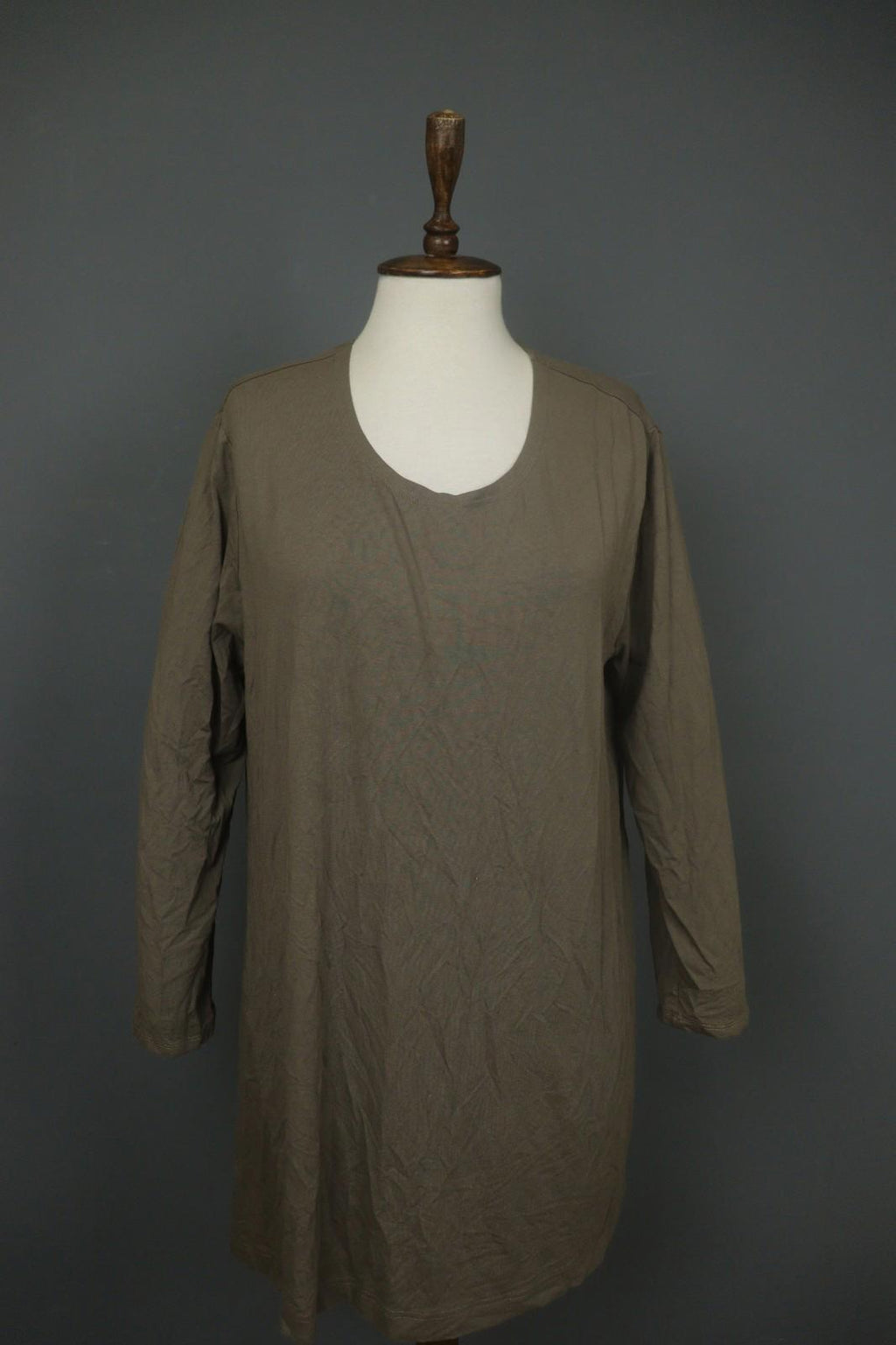 OSKA Brown Knit Classic Long Sleeve Round Neck Pullover Knee Length Shift Dress
