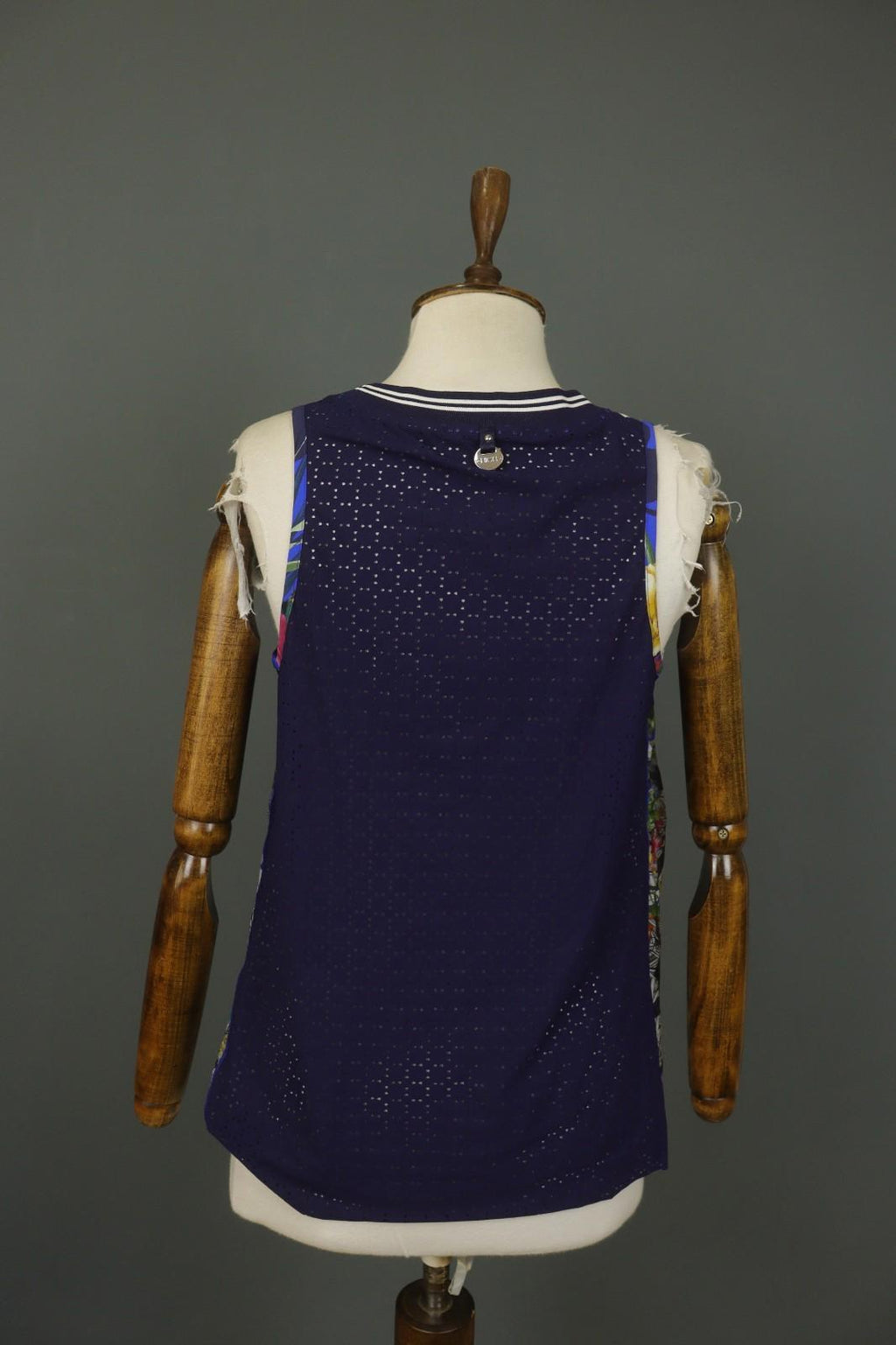 HIGH TECH Multicolor Floral Sleeveless Round Neck Pullover Tank Top – Size S / M