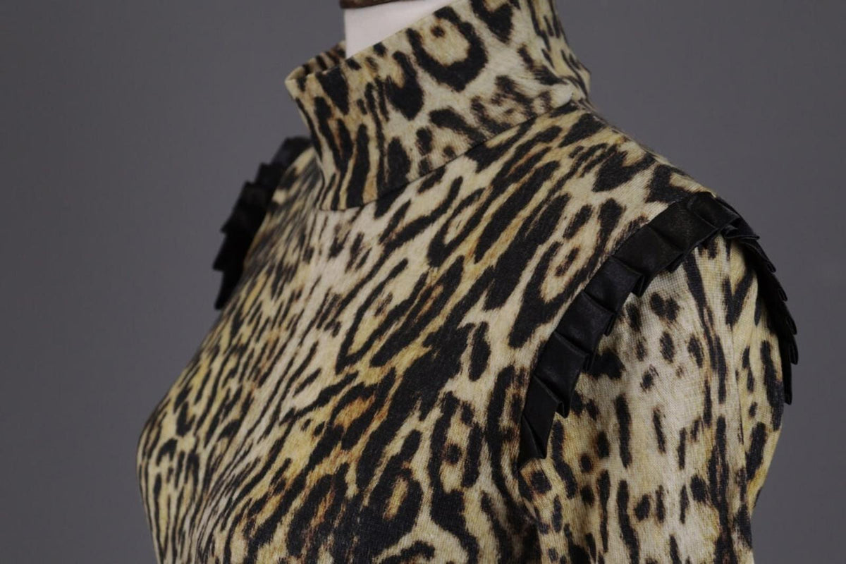 BLUMARINE Multicolor Animals Printed Knit Turtle Neck Sweater – Size I 42 / D 36