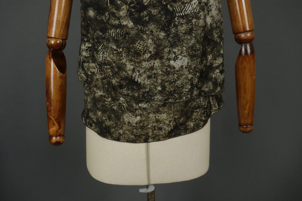 HIGH Toch Multi V-Neck Sleeveless Regular Fit Casual Pullover Tank Top – Size 38