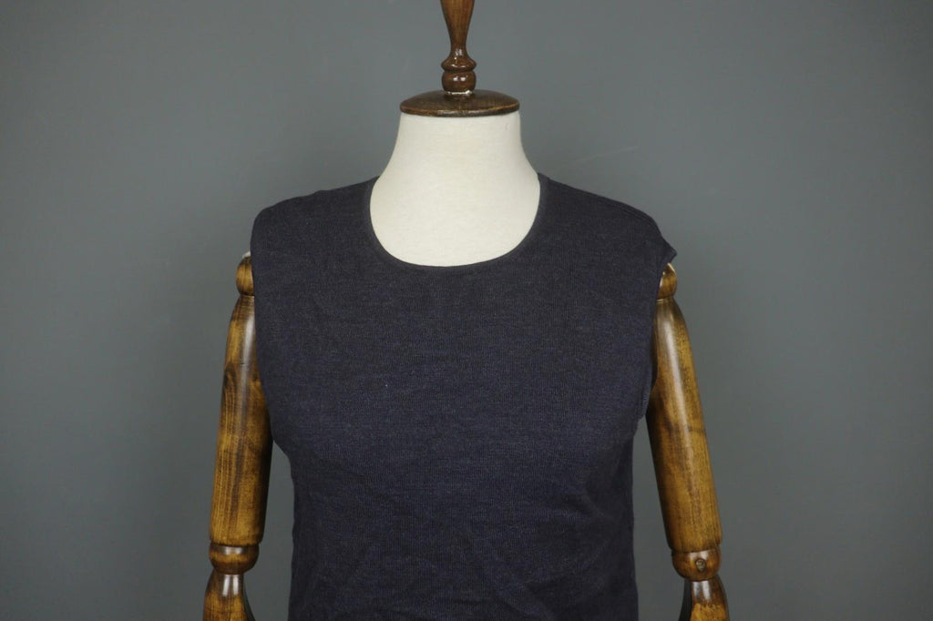 ESCADA Navy 100% Wool Knitted Short Sleeve Round Neck Pullover Sweater – Size 40
