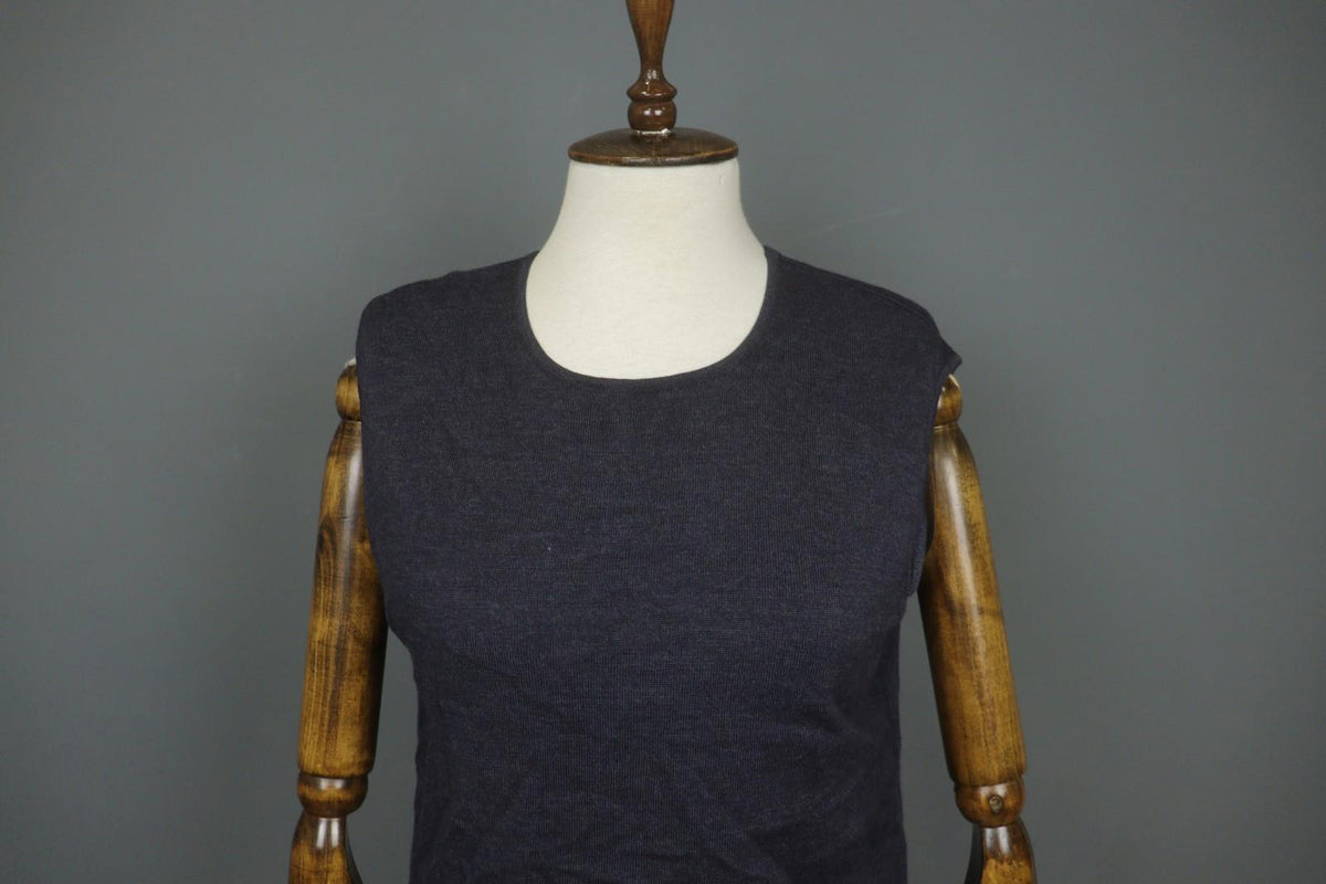 ESCADA Navy 100% Wool Knitted Short Sleeve Round Neck Pullover Sweater – Size 40