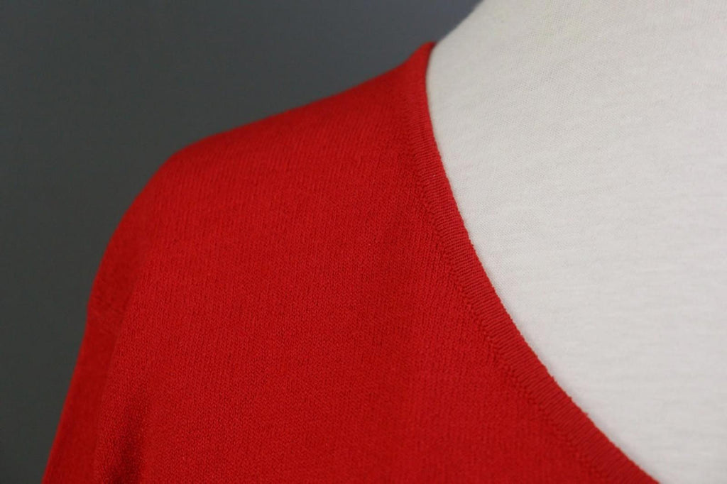 BURBERRY Red Viscose Knitted V-Neck Raglan Sleeve Pullover Sweater – Size 46
