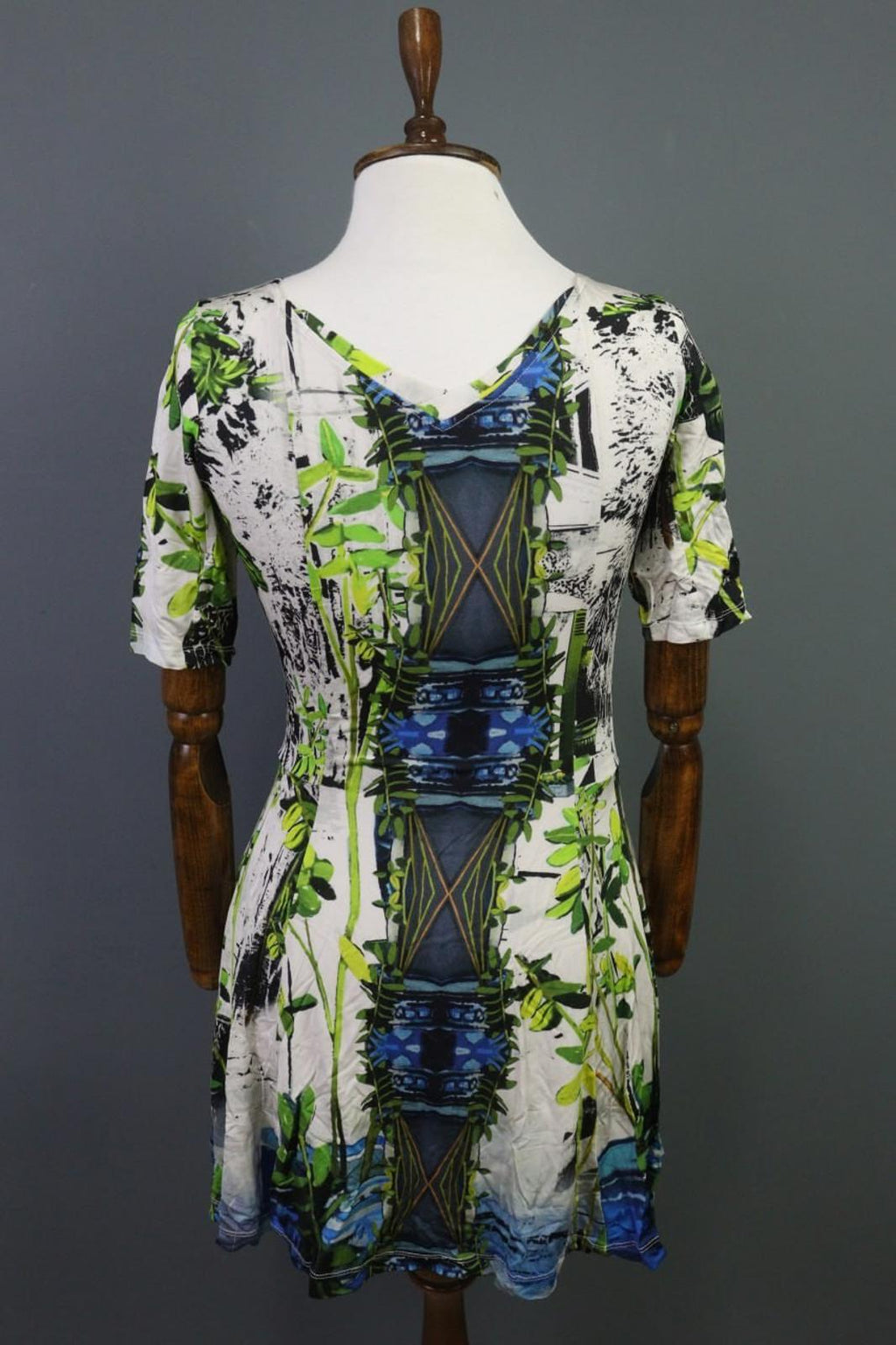 AVENTURES DES TOILES Multi Printed V-Neck Short Sleeve Sheath Dress – Size 36