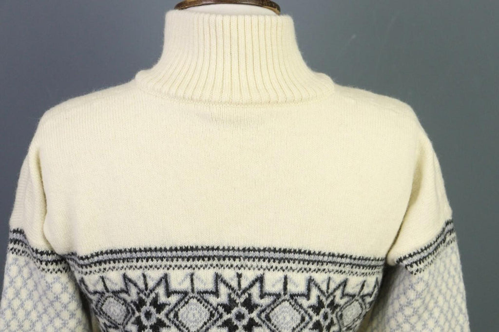DALE OF NORWAY Beige Snowflakes 1/4 Zip Knit Ski Sweater – Size M