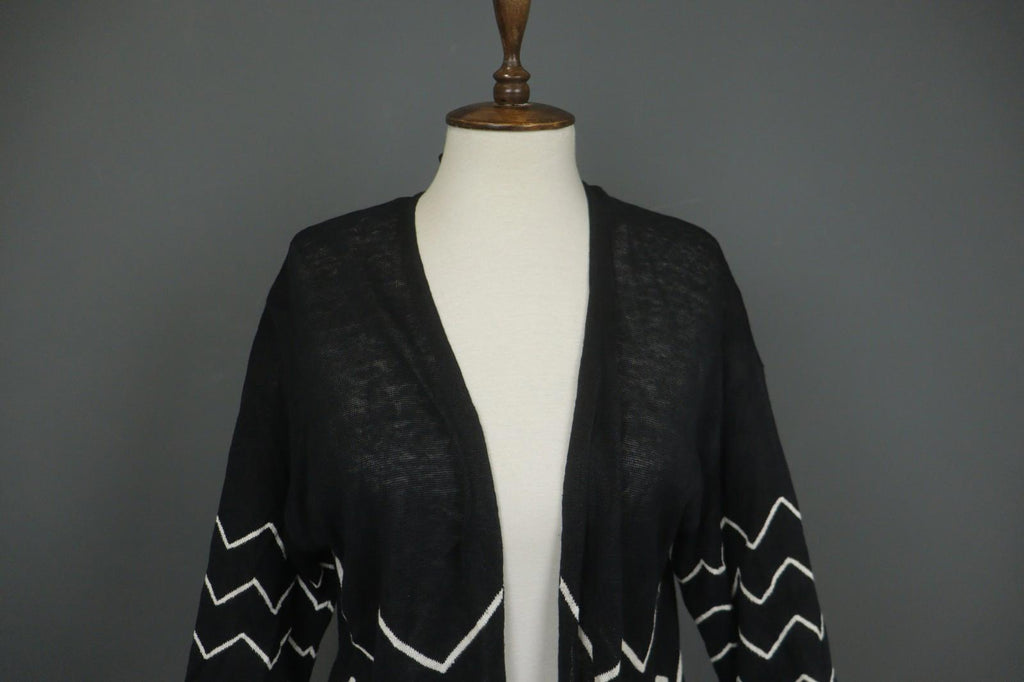 GUDRUN SJODEN Black White Chevron Print Knitted Casual Open Front Cardigan Sz M