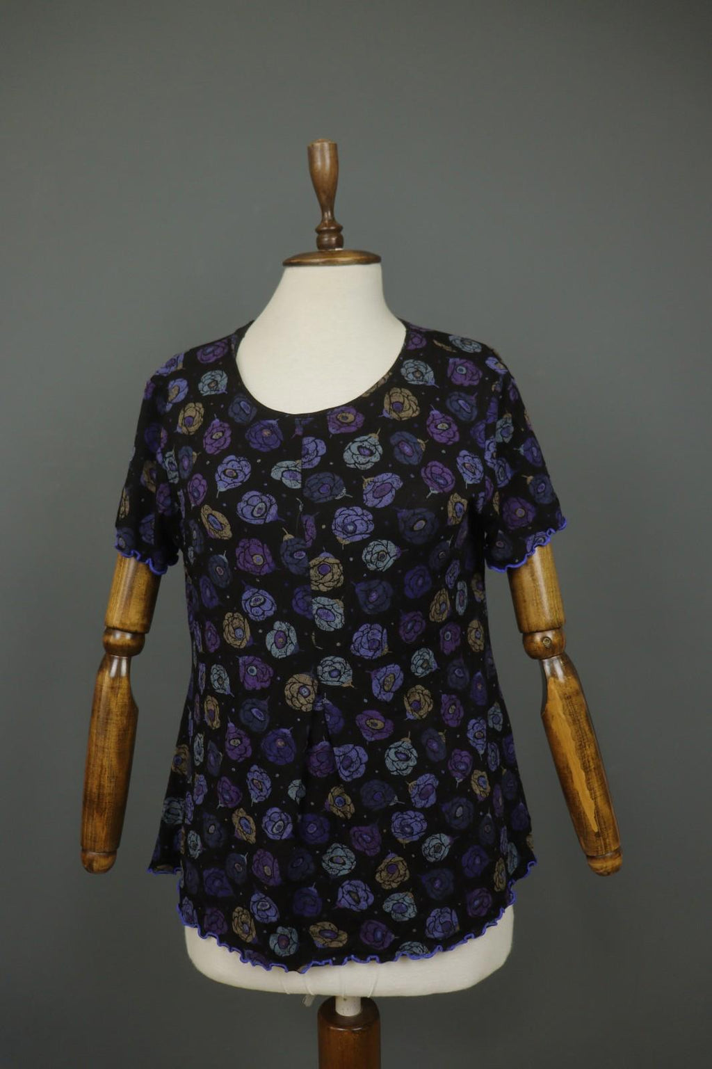 GUDRUN SJODEN Multi Floral Short Sleeve Round Neck Pullover T-Shirt Top – Size M