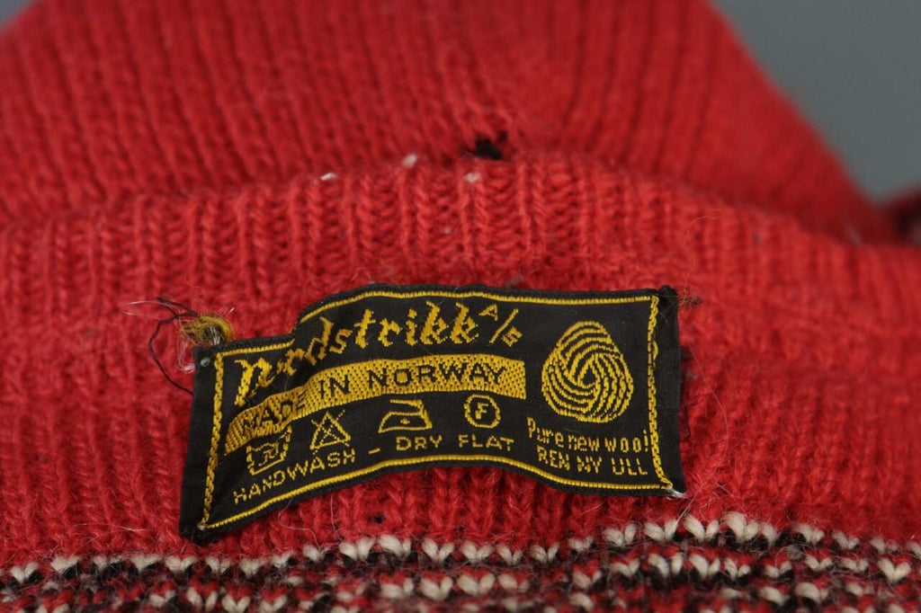 NORDSTRIKK Red Wool Fair Isle Snowflakes Clasp Knit Ski Sweater – Size S