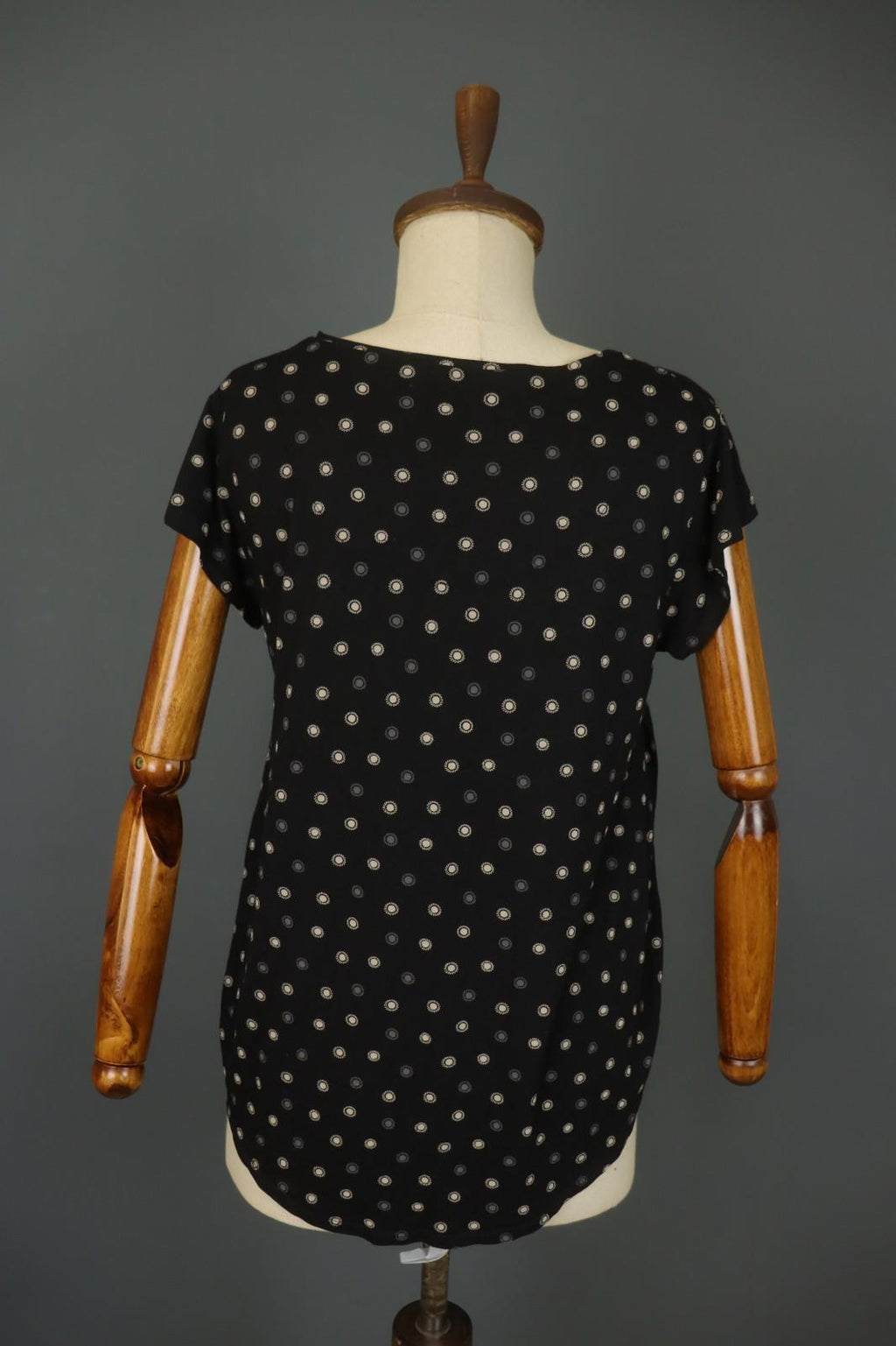 GUDRUN SJODEN Multi Polka Dot Short Sleeve Round Neck Pullover Blouse Top – Size M