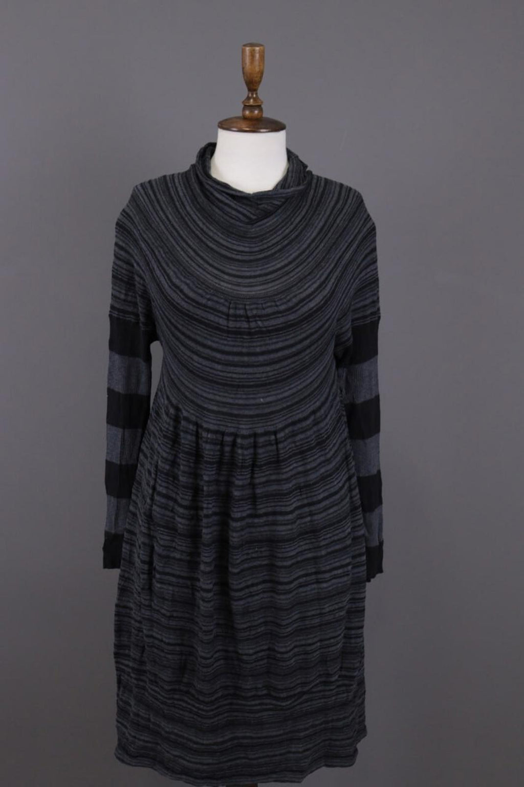 OSKA Gray Striped A-Line Cowl Neck Long Sleeve Short Dress – Size 2