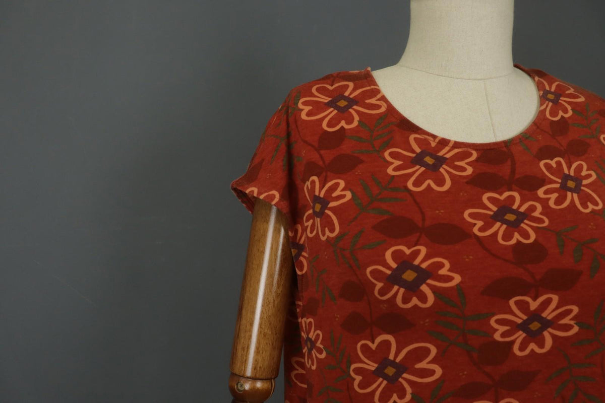 GUDRUN SJODEN Red Floral Crew Neck Long Sleeve Pullover Shift Dress – Size M