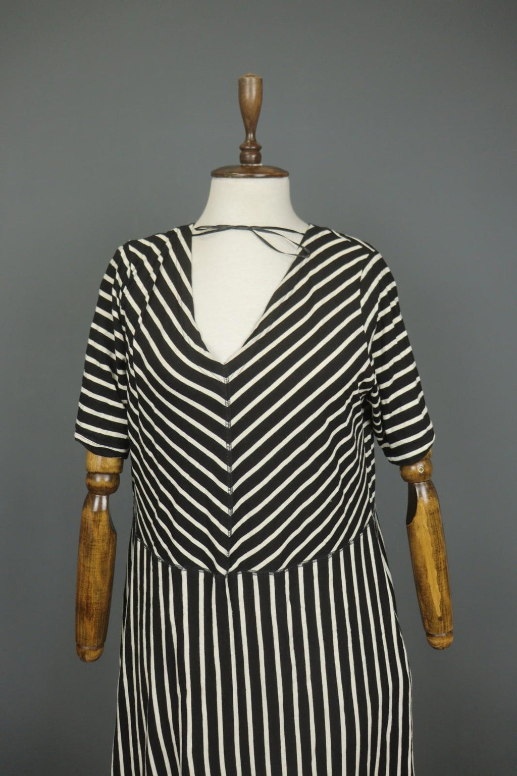 GUDRUN SJODEN Black White Striped Casual V-Neck Short Sleeve A-Line Dress – Size L