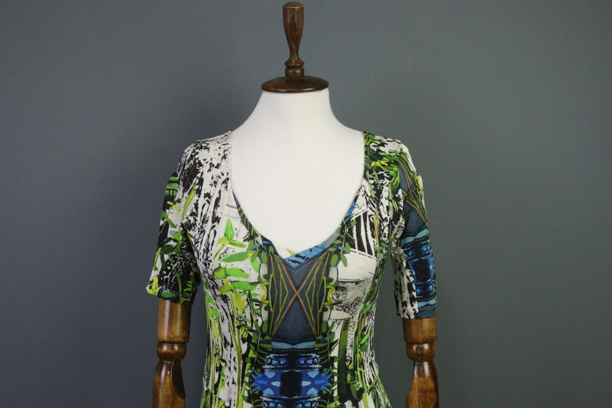 AVENTURES DES TOILES Multi Printed V-Neck Short Sleeve Sheath Dress – Size 36
