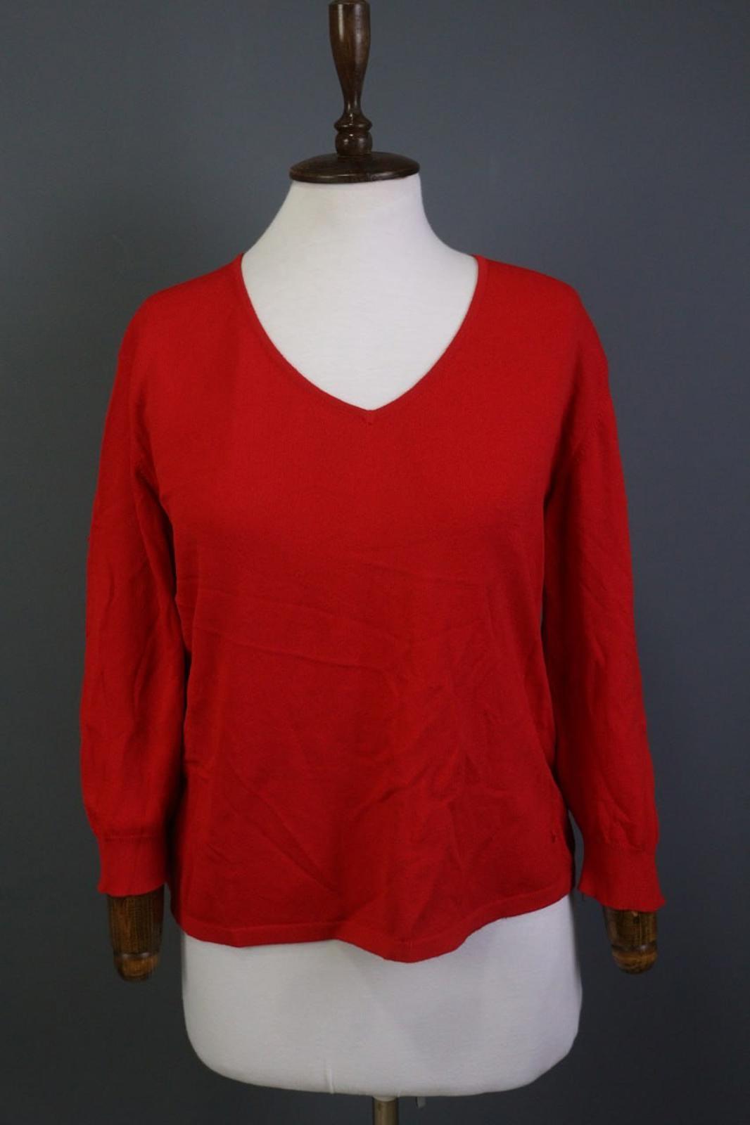BURBERRY Red Viscose Knitted V-Neck Raglan Sleeve Pullover Sweater – Size 46
