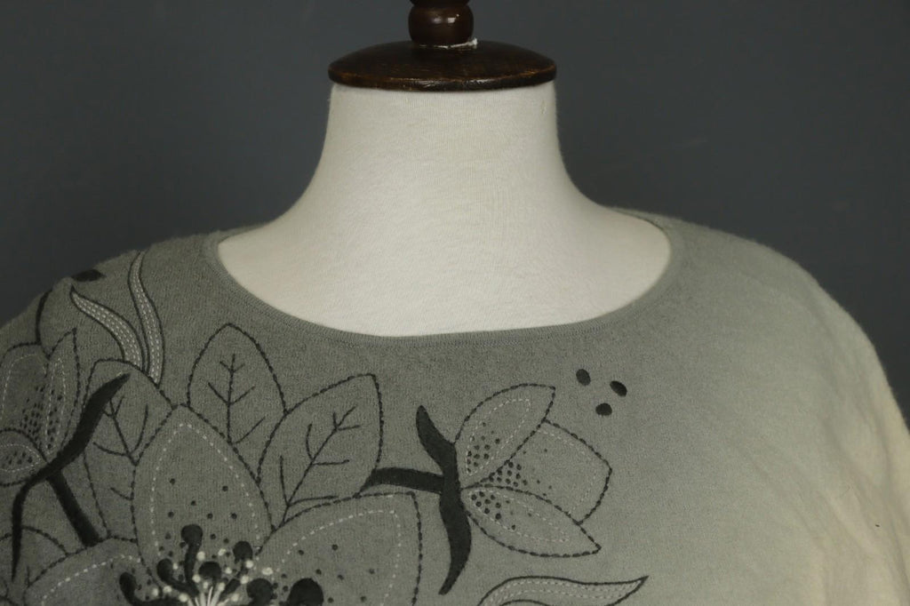 GUDRUN SJODEN Gray Ivory Embroidered Flower 100% Wool Casual Fleece Shirt – Size S