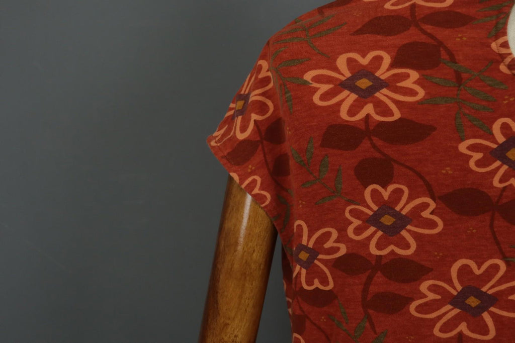 GUDRUN SJODEN Red Floral Crew Neck Long Sleeve Pullover Shift Dress – Size M