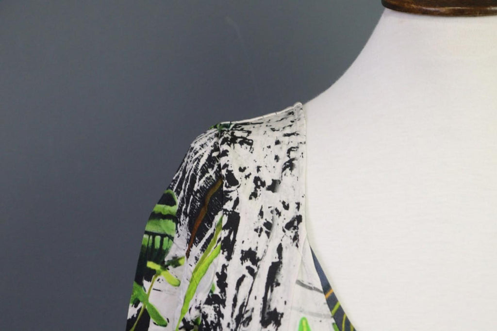 AVENTURES DES TOILES Multi Printed V-Neck Short Sleeve Sheath Dress – Size 36
