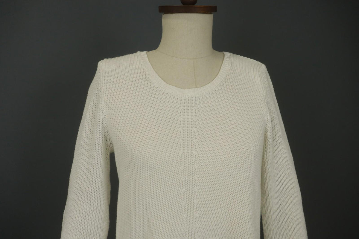 Salvatore Ferragamo White Knitted Crew Neck Long Sleeve Pullover Sweater – Size 38