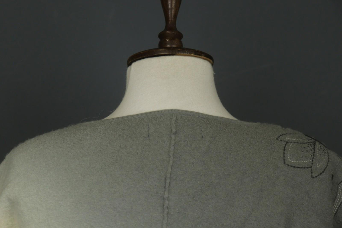 GUDRUN SJODEN Gray Ivory Embroidered Flower 100% Wool Casual Fleece Shirt – Size S
