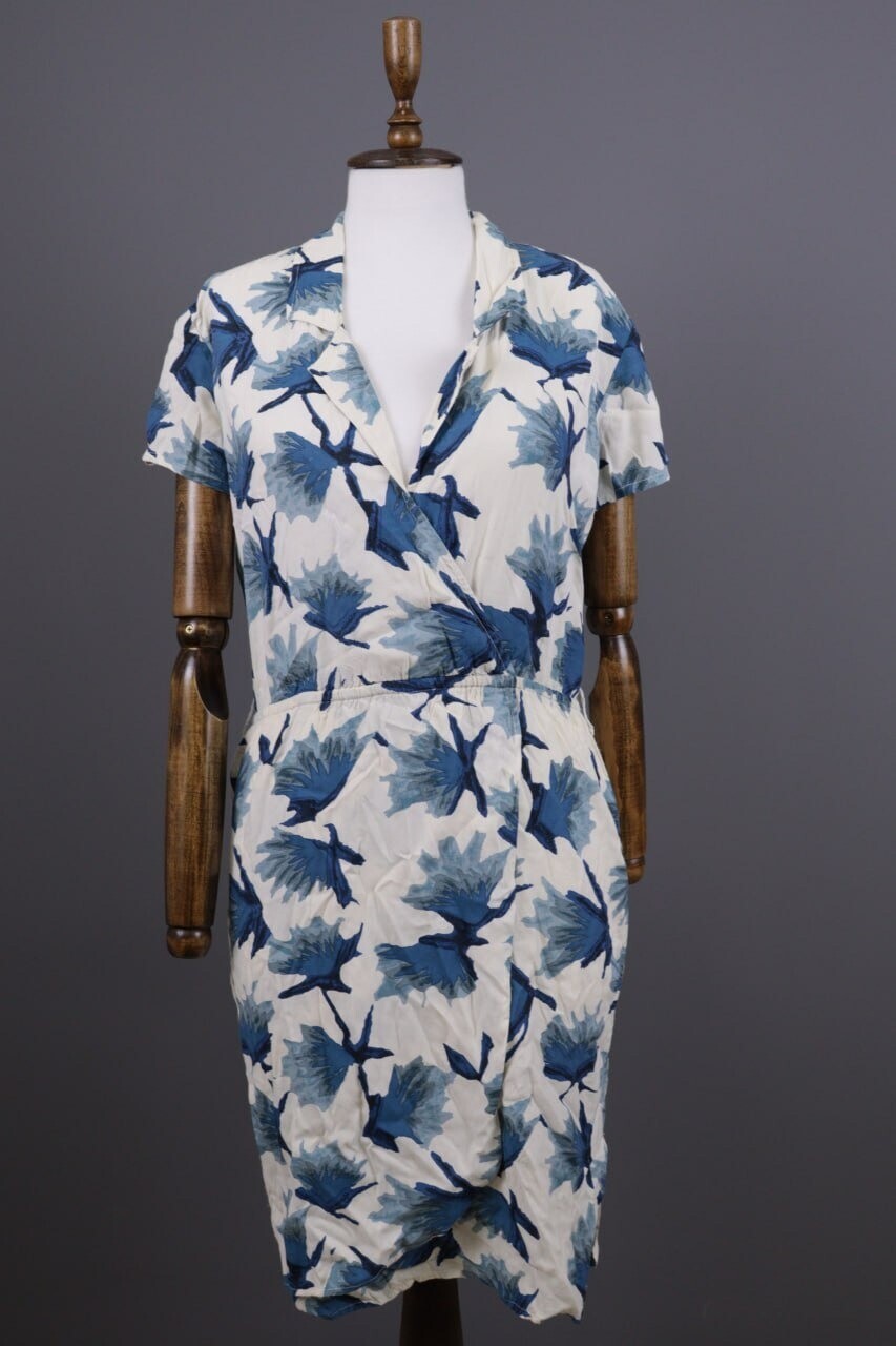 Ganni White Floral Short Sleeve V-Neck Peged Dress – Size S