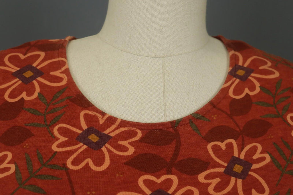 GUDRUN SJODEN Red Floral Crew Neck Long Sleeve Pullover Shift Dress – Size M