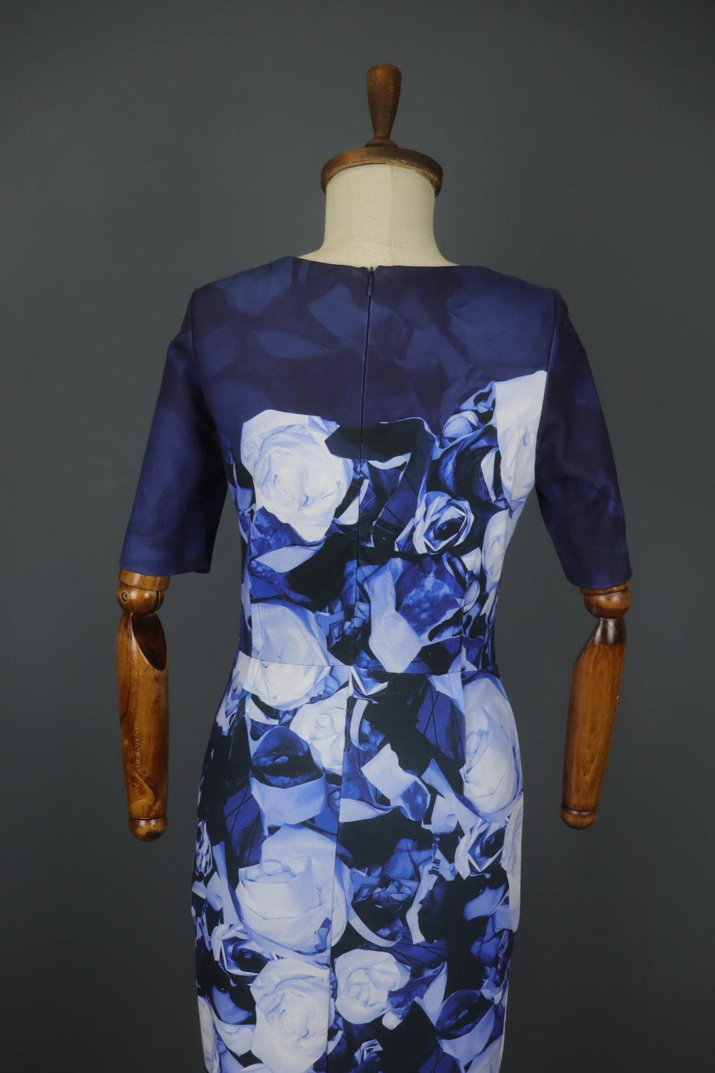 ESCADA SPORT Blue Rose Print Zipper Back Half Sleeve Sheath Dress – Size 38