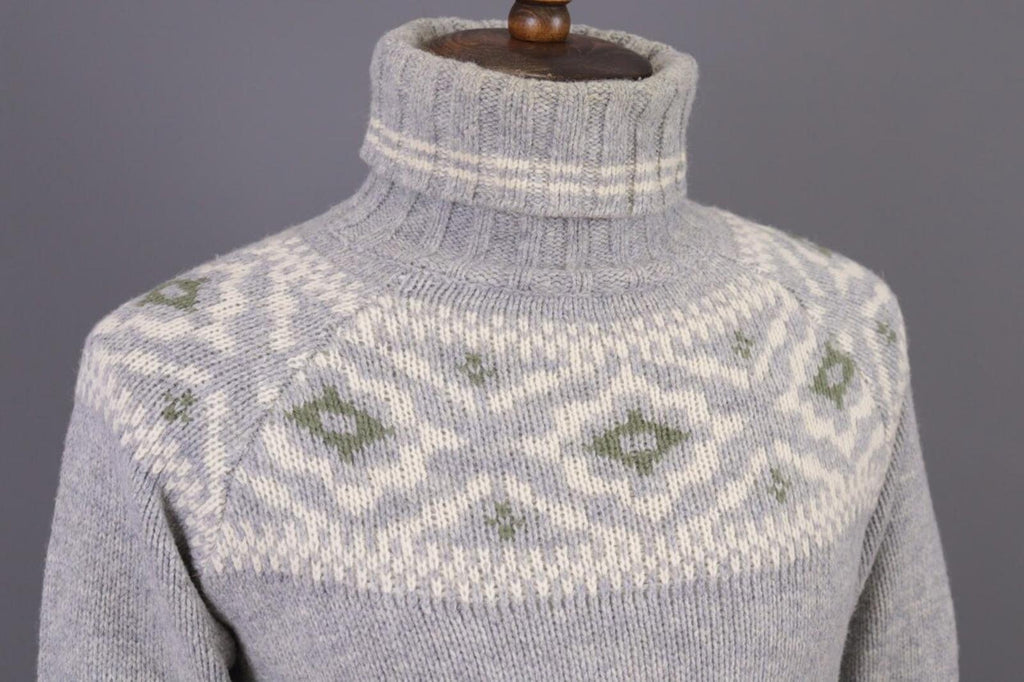 DEVOLD Gray Vintage Fair Isle Turtle Neck Wool Knit Ski Sweater – Size M