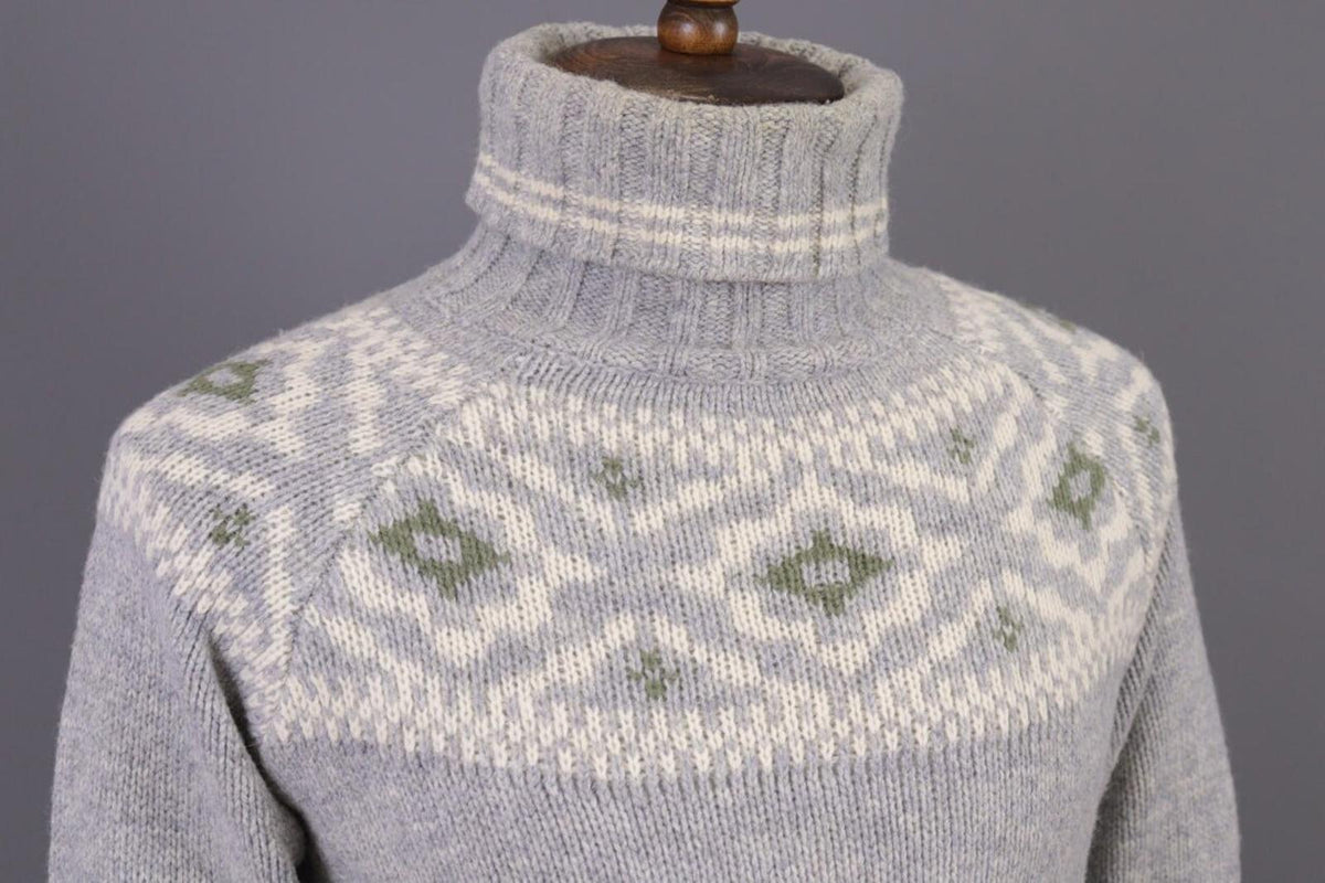 DEVOLD Gray Vintage Fair Isle Turtle Neck Wool Knit Ski Sweater – Size M
