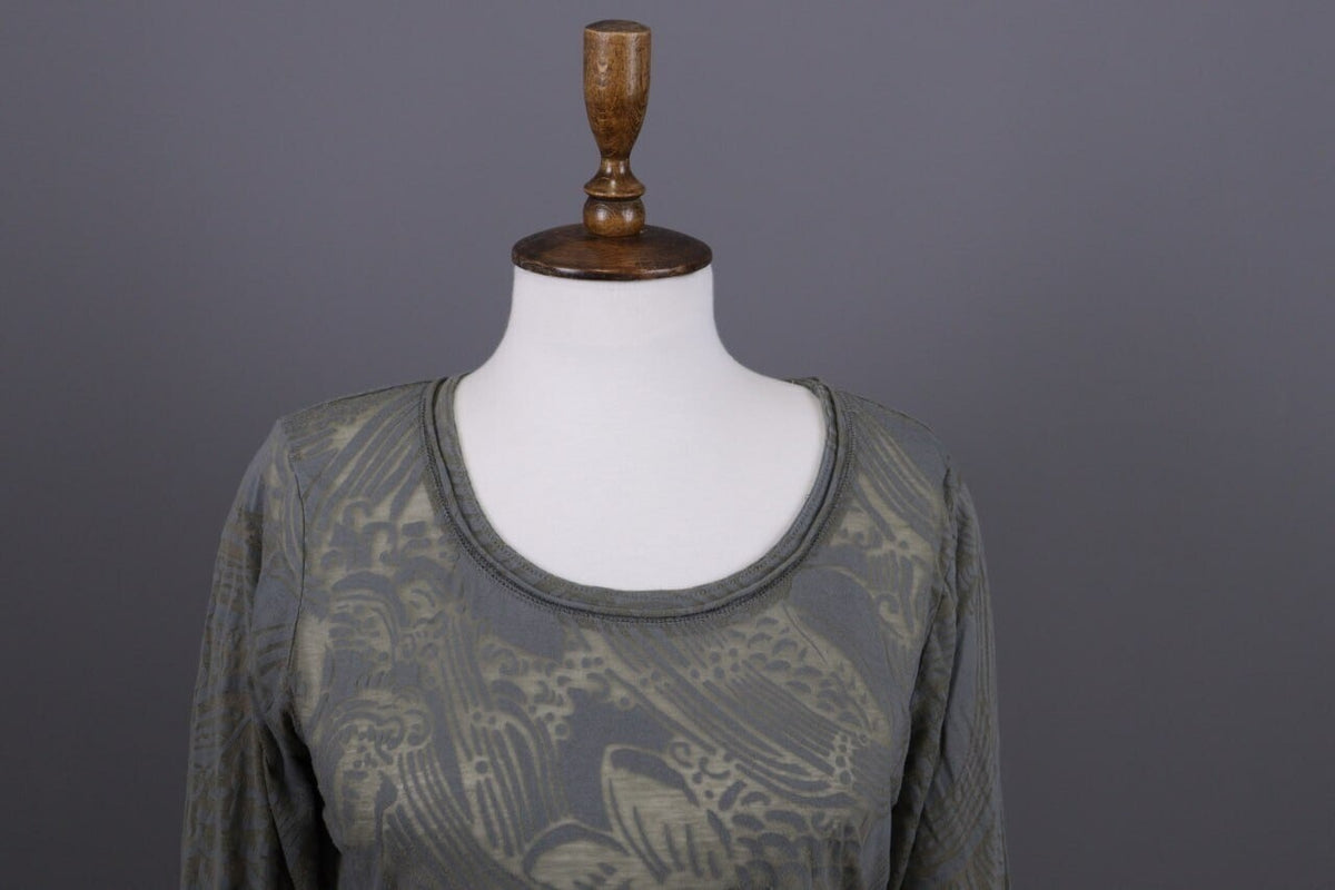 Rundholz Gray Floral Mesh Knit Lightweight Distressed Lagenlook Pullover – Size L