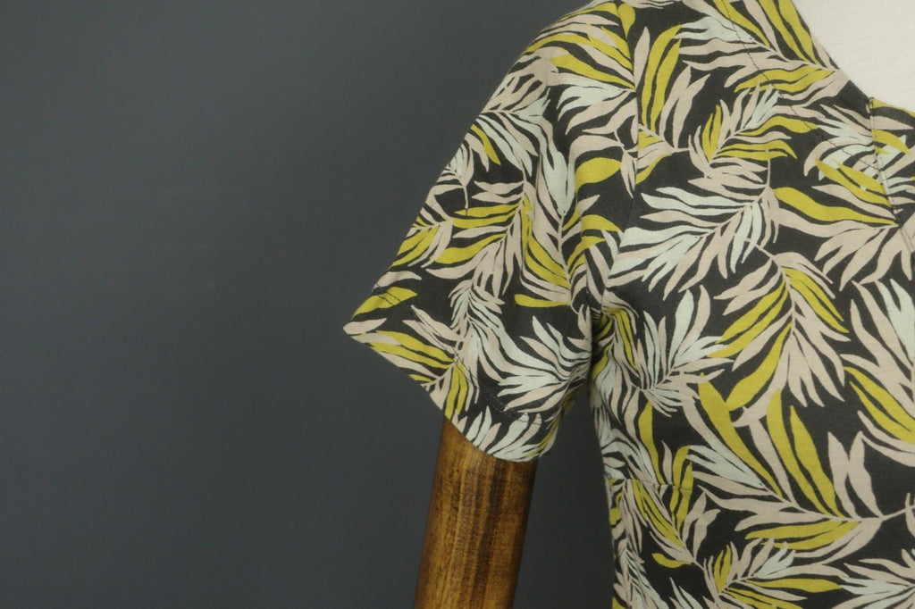 GUDRUN SJODEN Multicolor Leaf Print Split Neck Short Sleeve Shift Dress – Size M