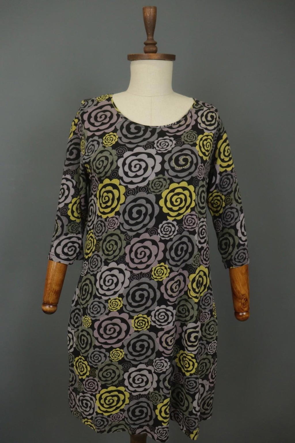 GUDRUN SJODEN Multi Floral Long Sleeve Round Neck Pullover Shift Dress – Size M
