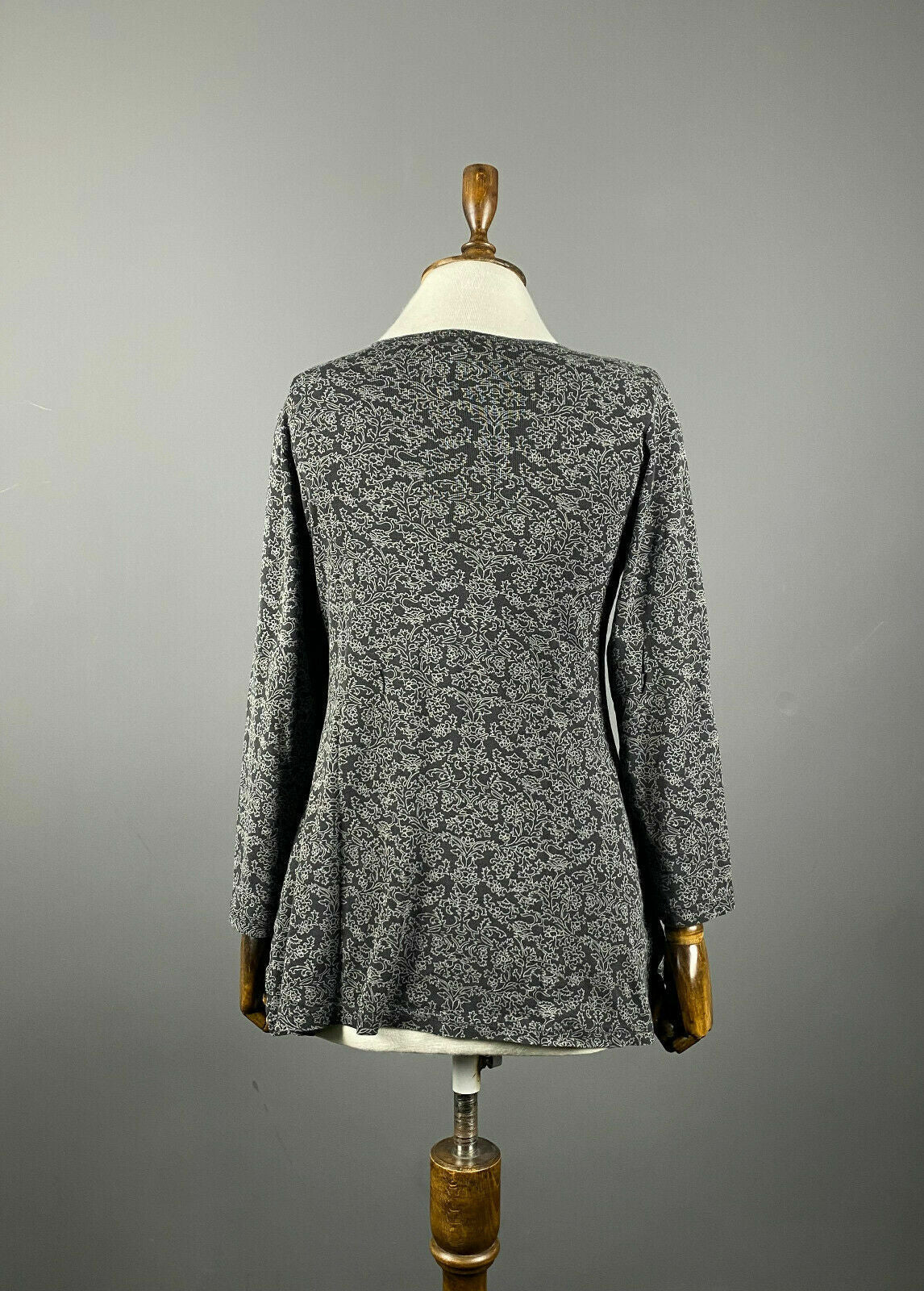Deerberg by Oska Gray Floral Long Sleeve Floral Pullover Sweater – Size S