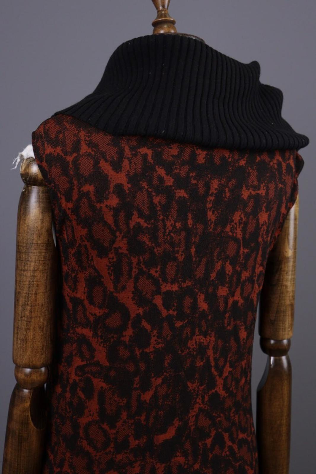 WOLFORD Red Snake Print Merino Wool Turtleneck Sleeveless Top Shirt – Size L