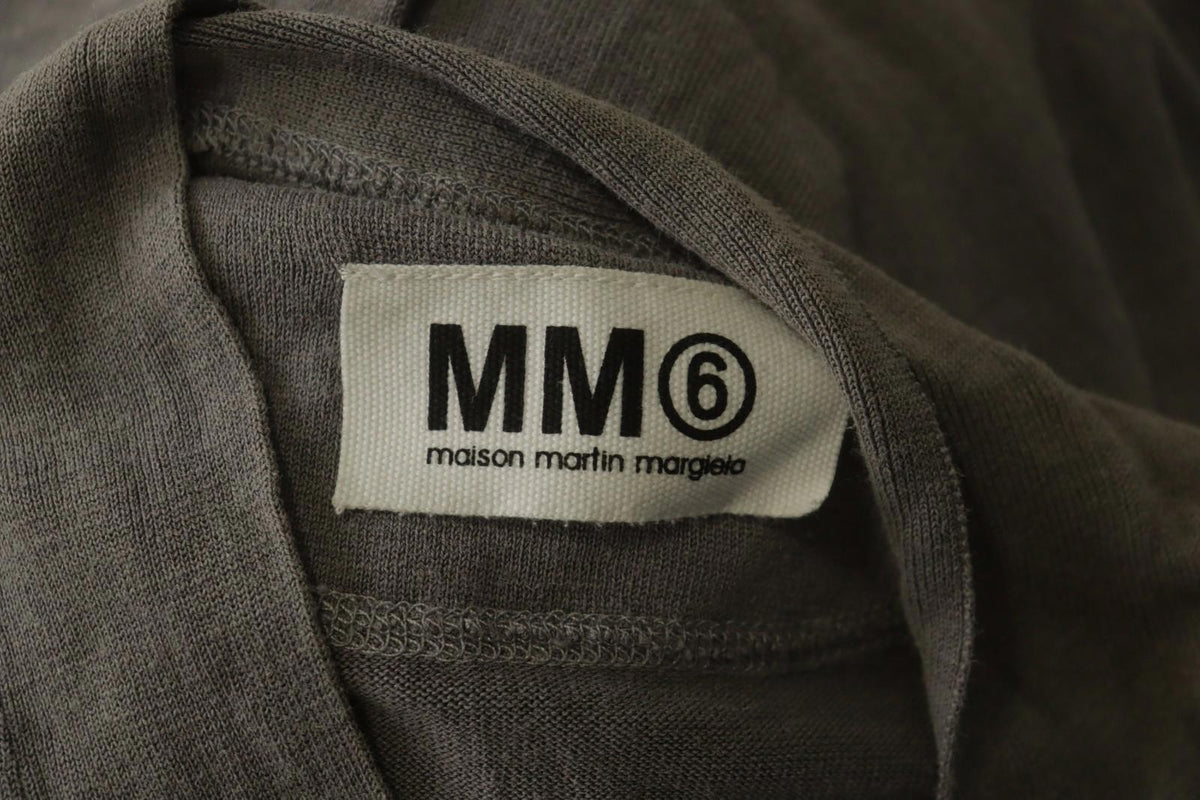 Maison Margiela Gray Relaxed V-Neck Half Sleeve Pullover T-Shirt – Size M / L