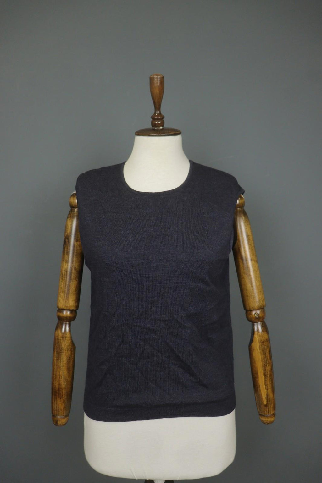 ESCADA Navy 100% Wool Knitted Short Sleeve Round Neck Pullover Sweater – Size 40