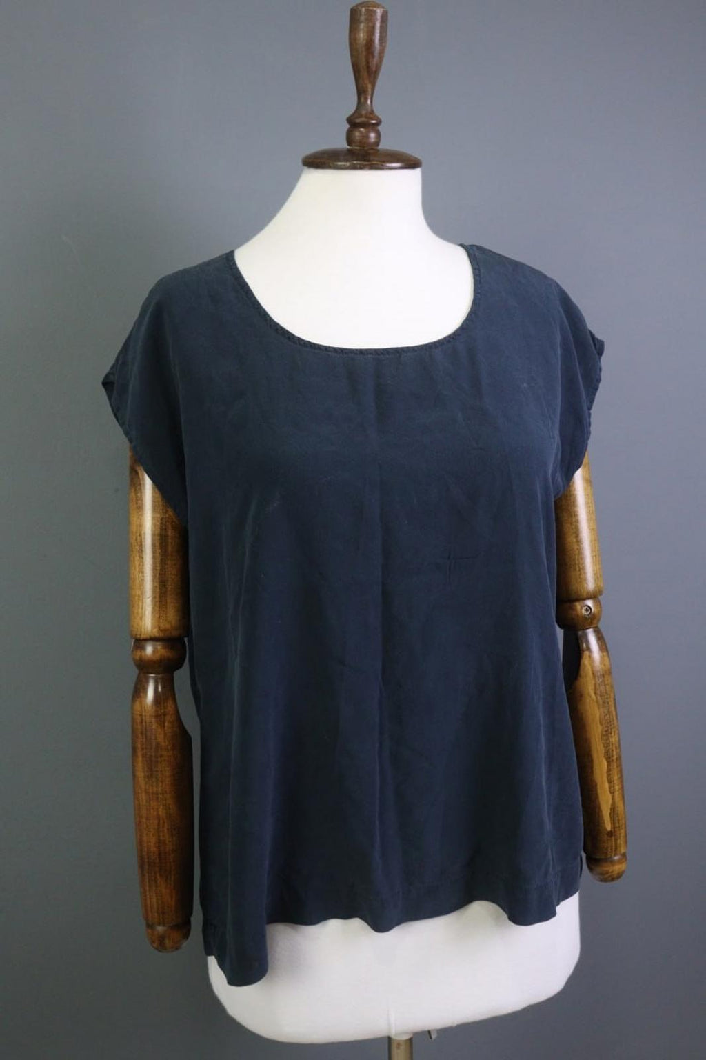 GRIZAS Blue Silk Stretch Scoop Neck Short Sleeve Pullover Blouse Top – Size M