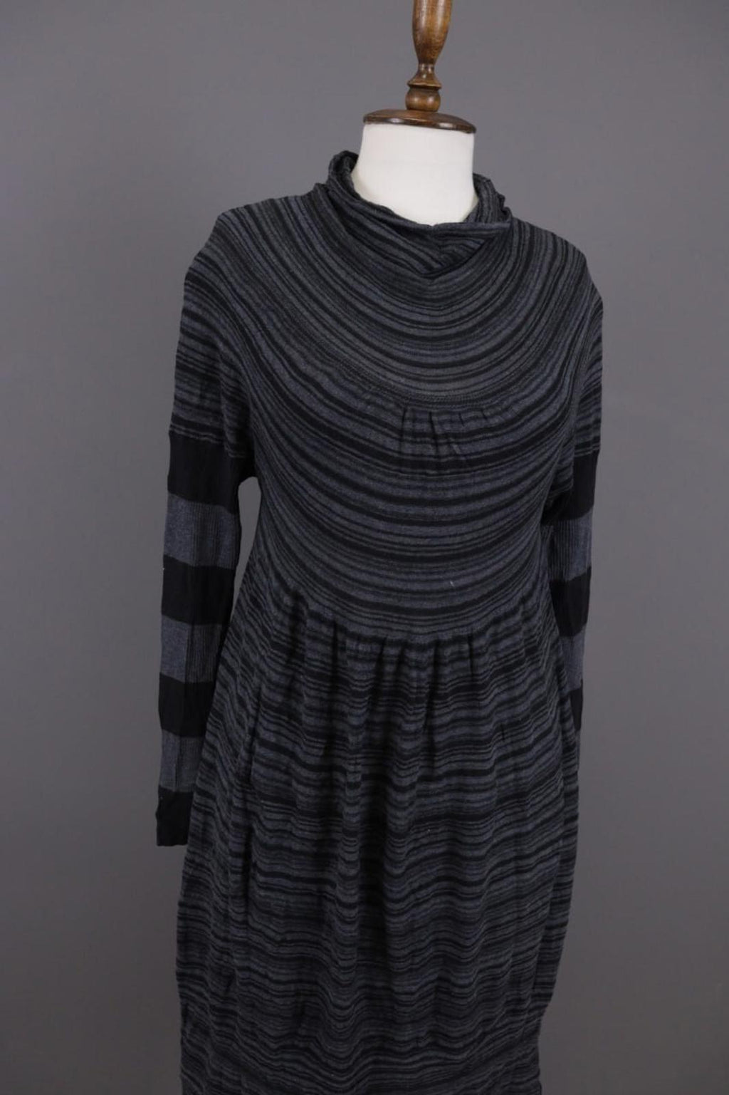 OSKA Gray Striped A-Line Cowl Neck Long Sleeve Short Dress – Size 2