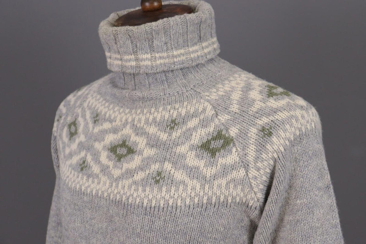 DEVOLD Gray Vintage Fair Isle Turtle Neck Wool Knit Ski Sweater – Size M