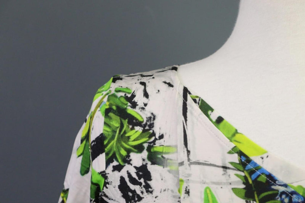 AVENTURES DES TOILES Multi Printed V-Neck Short Sleeve Sheath Dress – Size 36