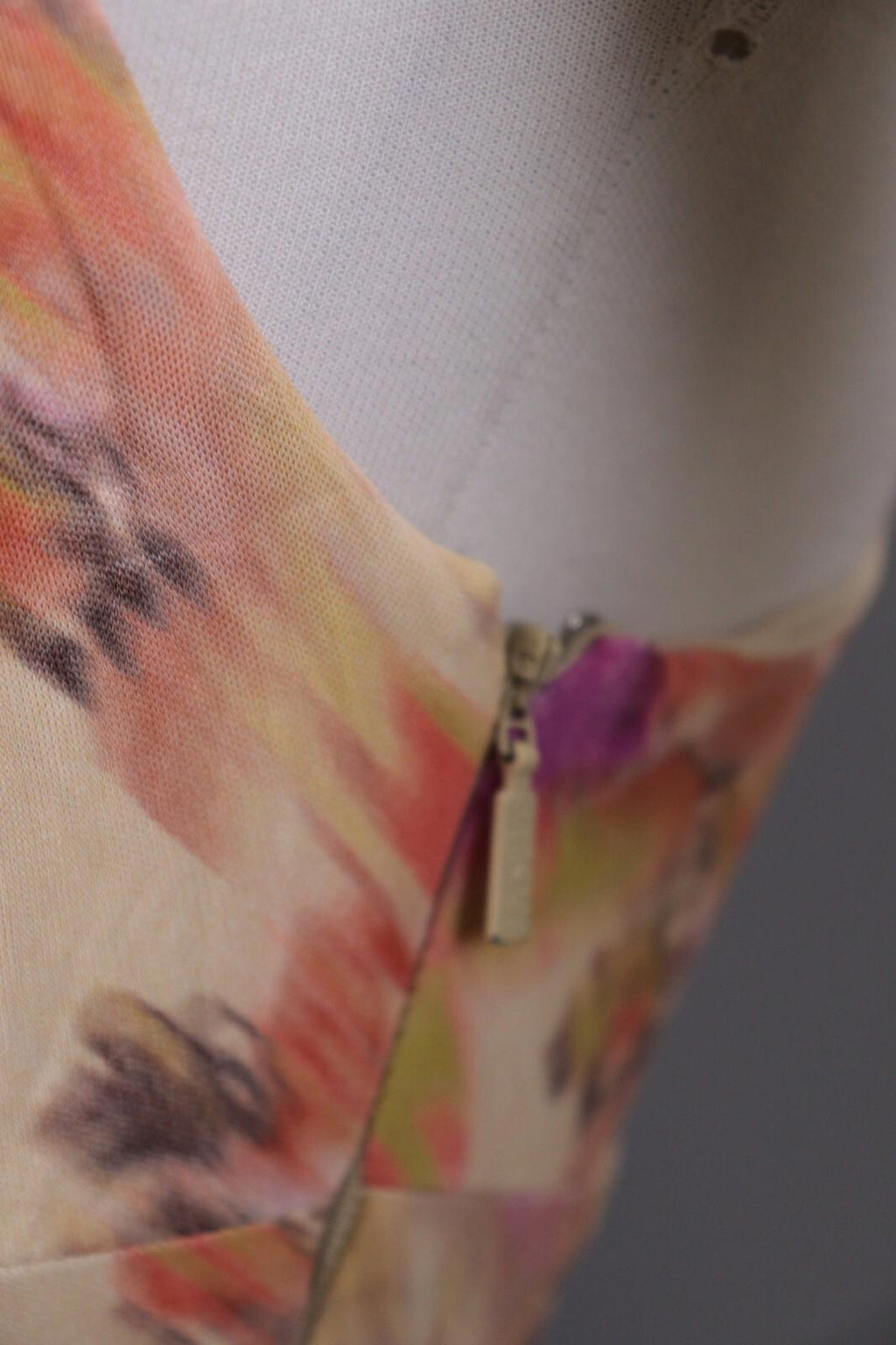 GIANNI VERSACE Multicolor Floral 3D Sleeveless V-Neck Blouse Tank Top – Size 40